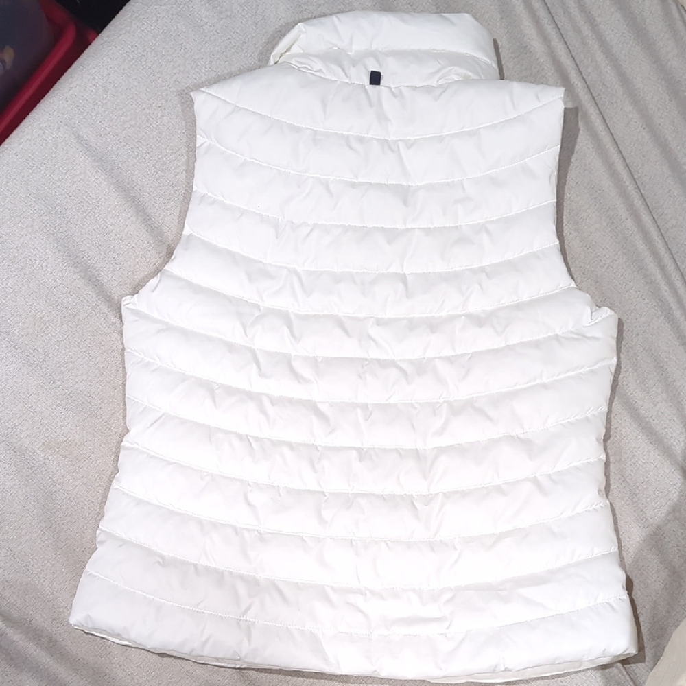 GAP Women's Quilted White Vest - Picture 2 of 5